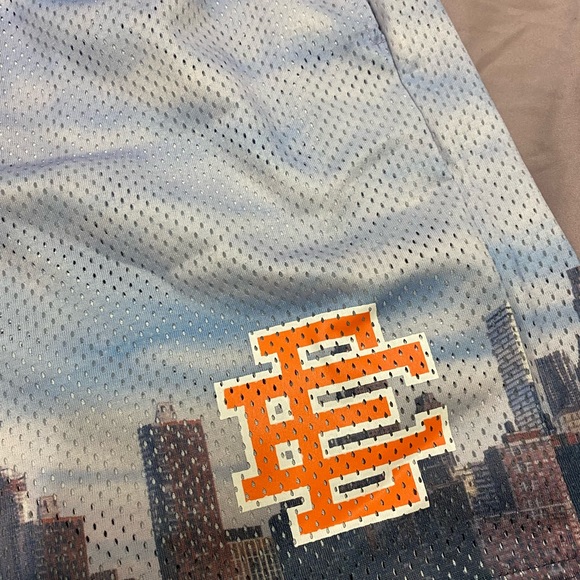 Eric emanuel EE basic short NYC skyline brand new size XLARGE - Picture 3 of 6